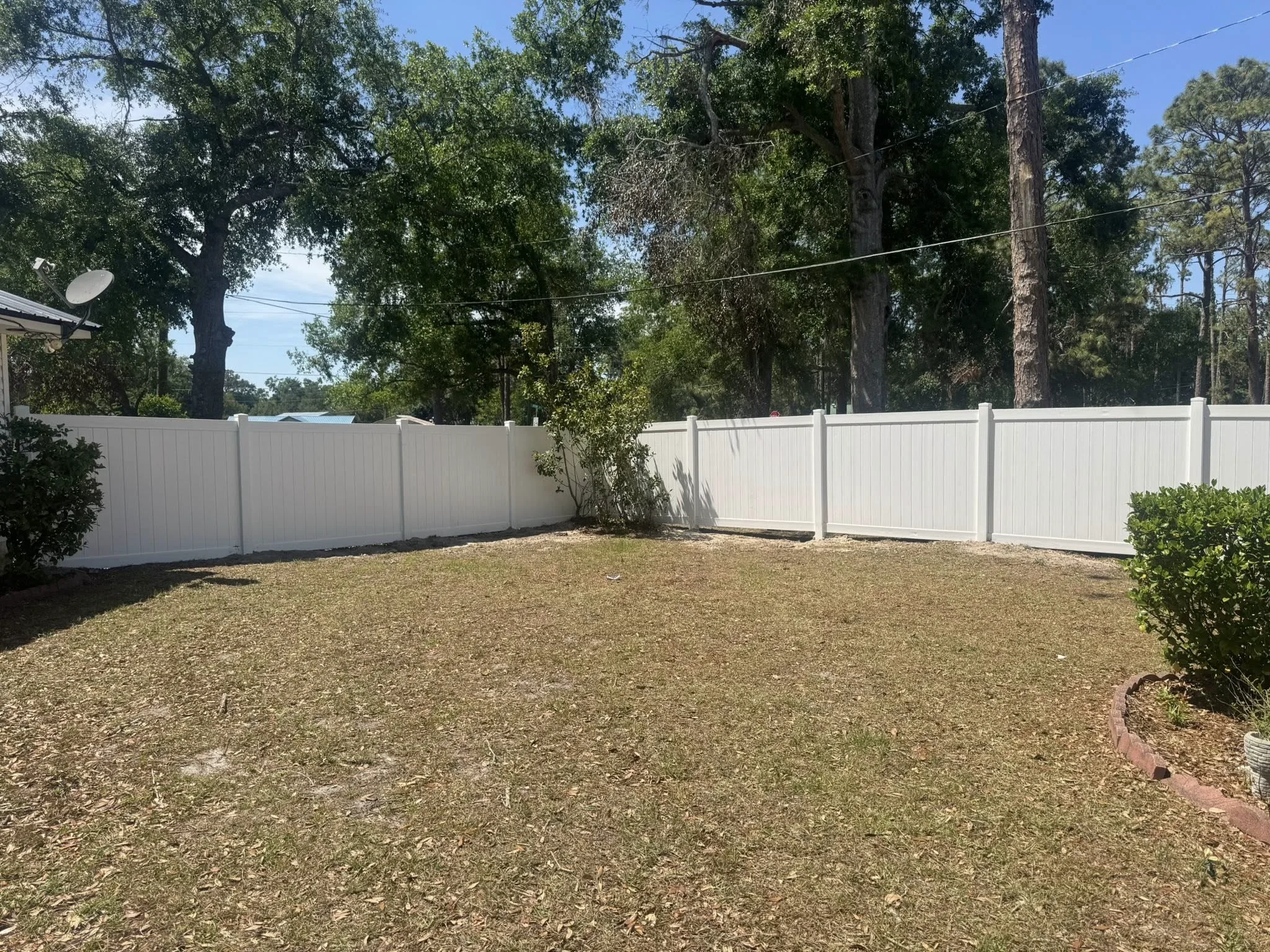 6ft White Vinyl Privacy Fence Installation in Live Oak FL